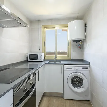 Snug In Valencia With Shared Pool