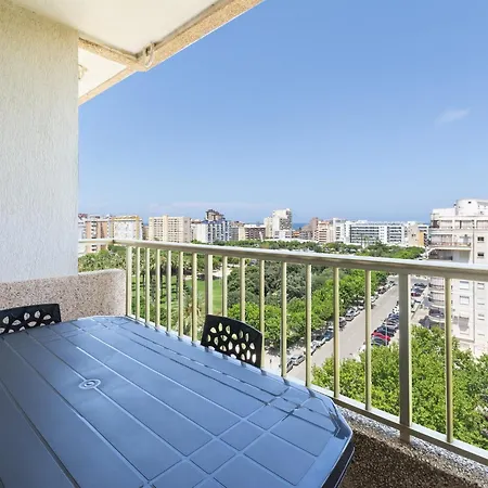 Snug In Valencia With Shared Pool